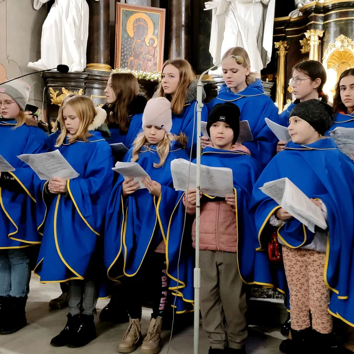 Schola „Promyczki” zaśpiewała kolędy i pastorałki (ZDJĘCIA)