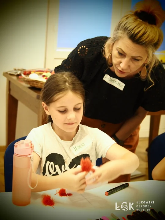 Wakacje z ŁOK. Warsztaty plastyczne, teatralne, dziennikarskie oraz muzyczne