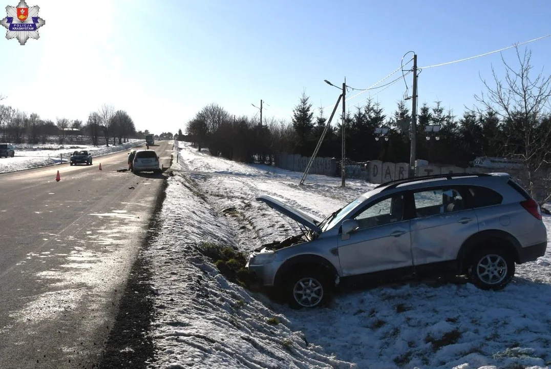Lubelskie: Toyota zderzyła się z Chevroletem przy skręcaniu na posesję. Jena osoba w szpitalu