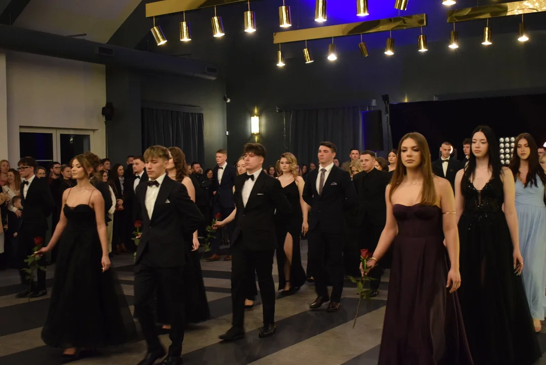 Polonez maturzystów z RCEZ (zdjęcia) - Zdjęcie główne