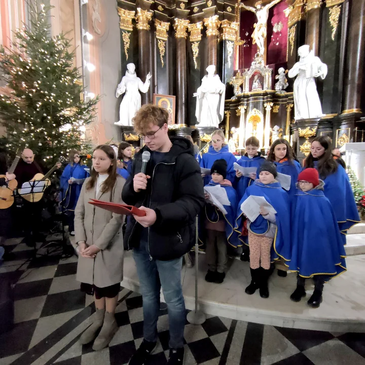 Schola „Promyczki” zaśpiewała kolędy i pastorałki (ZDJĘCIA)