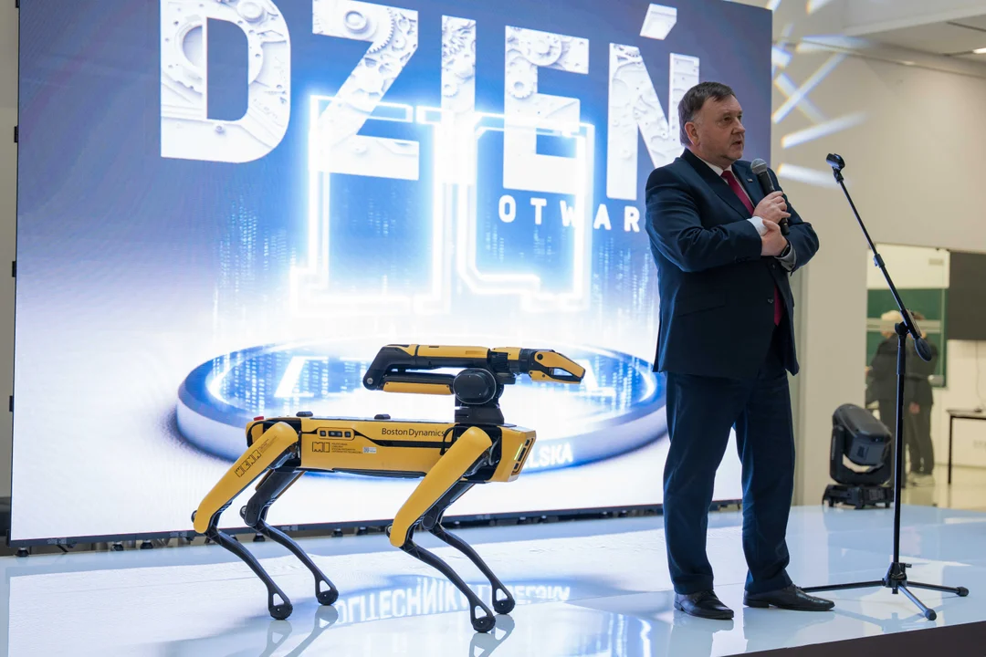 "To na pewno będzie Politechnika Lubelska". Robo-pies i naukowe atrakcje przyciągnęły maturzystów na Dzień Otwarty