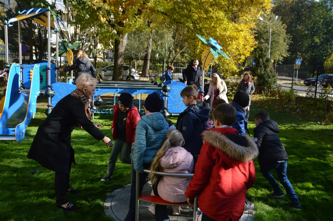 Otwarcie placu zabawa w SP nr 2 im. Krzysztofa Kamila Baczyńskiego w Puławach