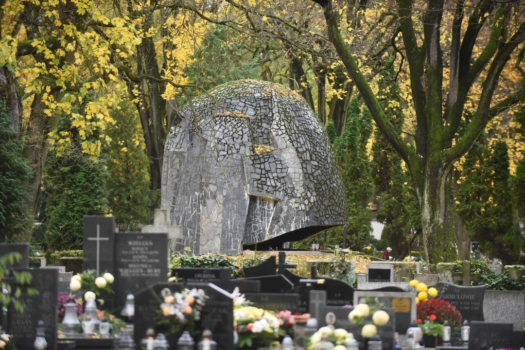 Groby nieznanych żołnierzy, cmentarz wojskowy