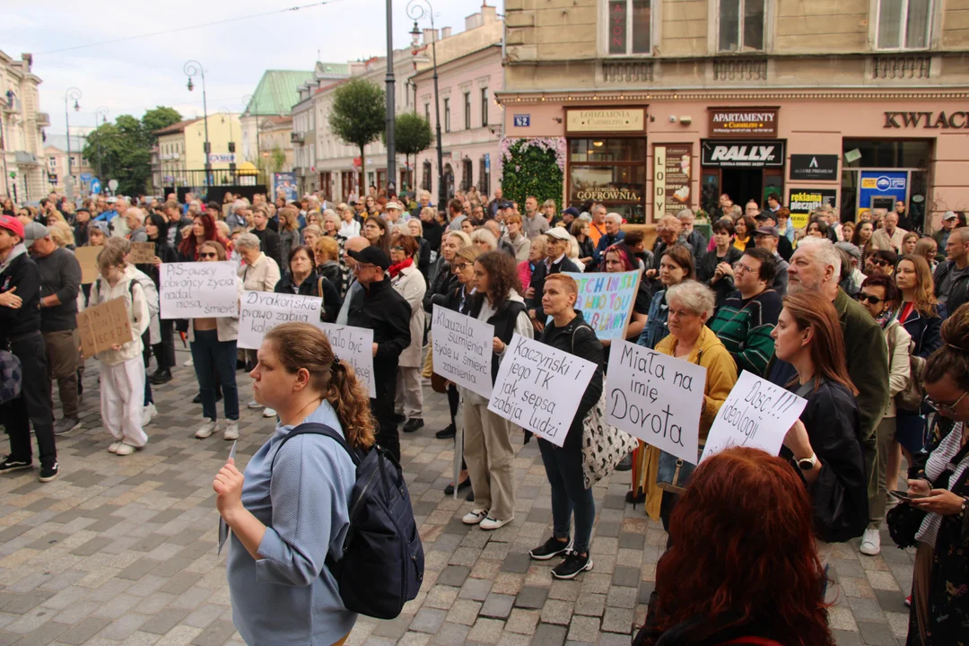 "Ani jednej więcej". Protest w Lublinie po śmierci ciężarnej Doroty