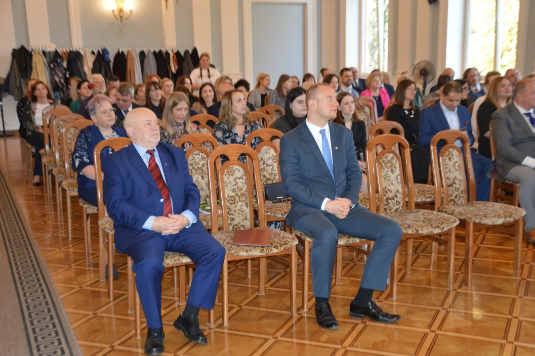 Nagrody i awanse na Dzień Nauczyciel w Starostwie Powiatowym w Puławach