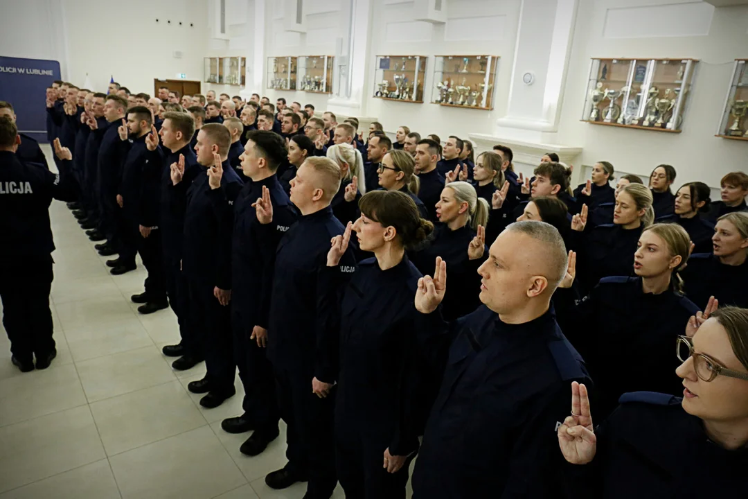 Ponad 100 nowych funkcjonariuszy w lubelskiej policji. Złożyli ślubowanie - Zdjęcie główne