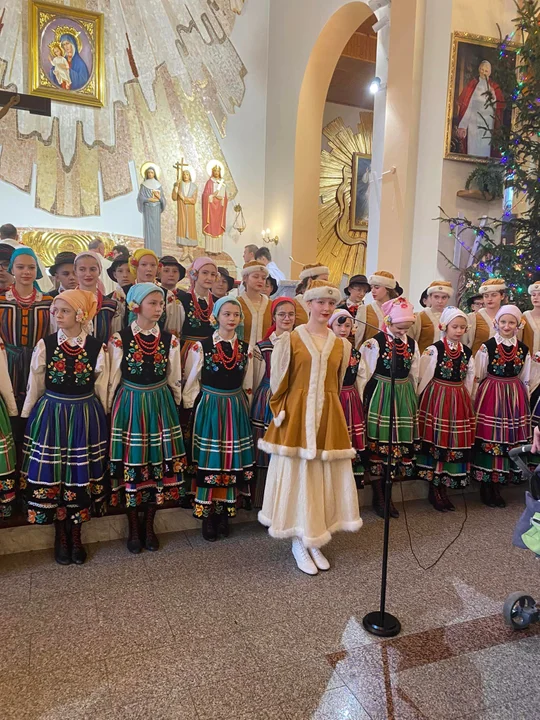 ŁUKÓW „Łukowiacy” kolędowali w parafiach. Wspaniałe koncerty i oprawa mszy św.