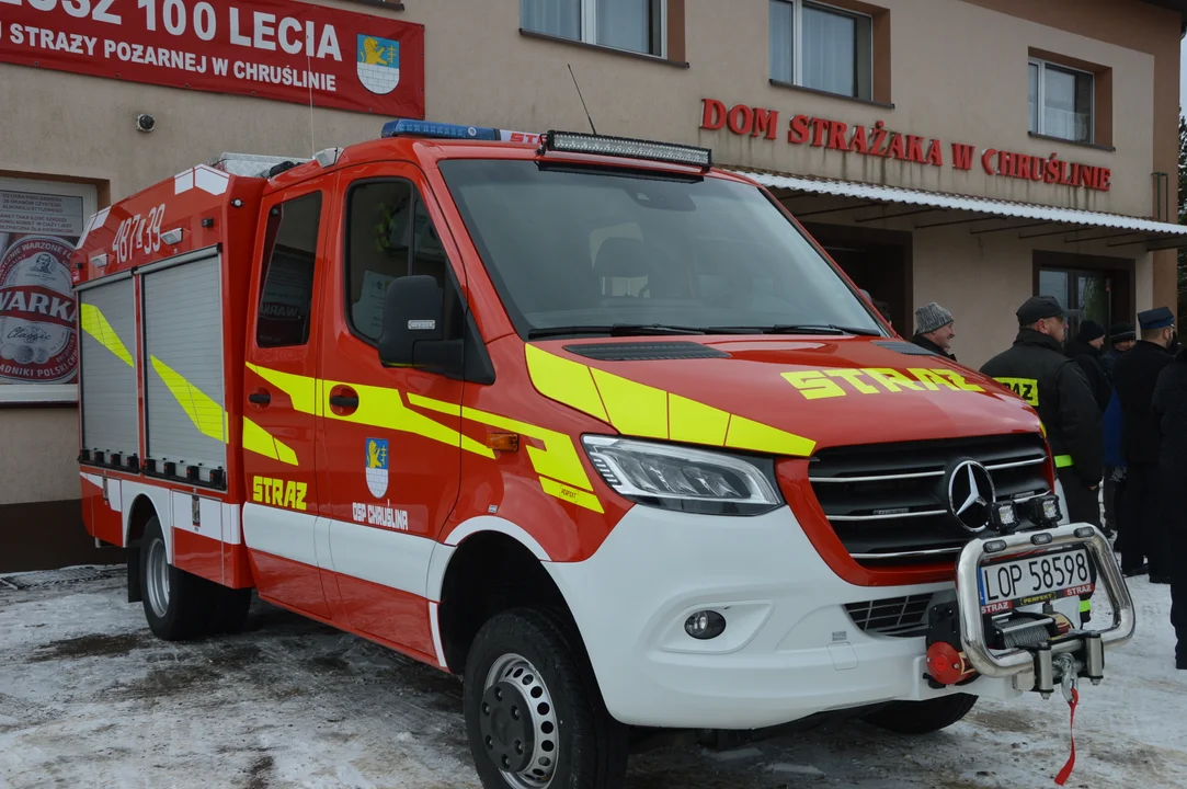 Przekazanie samochodu strażackiego w Chruślinie