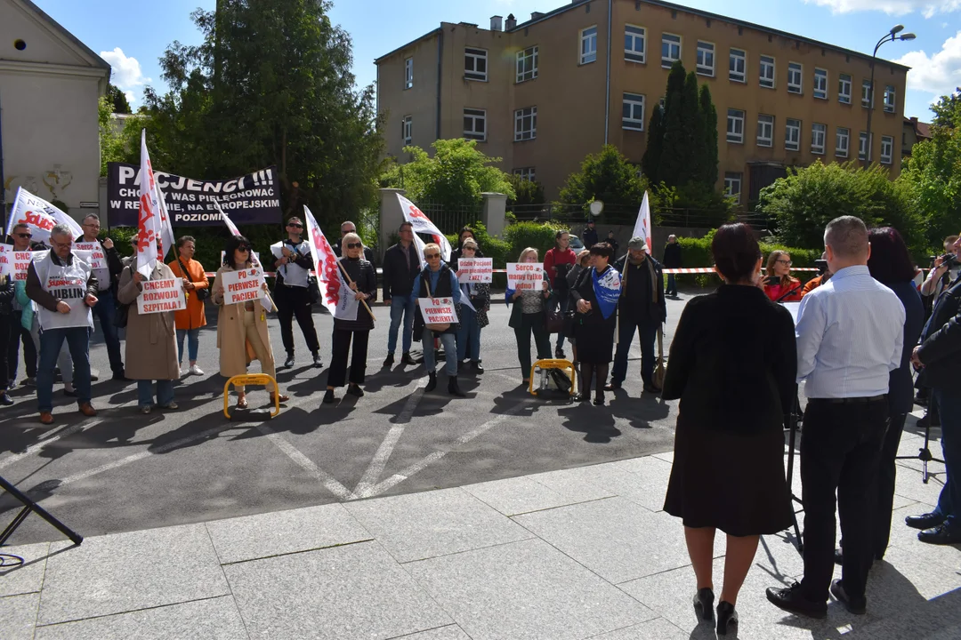 Manifestacja pracowników największego szpitala na Lubelszczyźnie