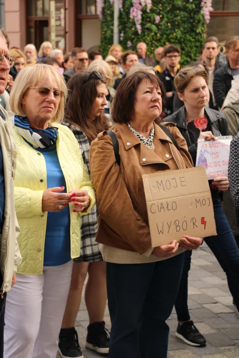 "Ani jednej więcej". Protest w Lublinie po śmierci ciężarnej Doroty