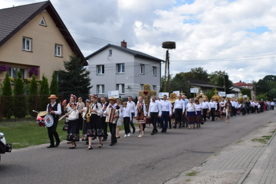 Dożynki w Sernikach - msza święta i korowód dożynkowy (zdęcia) - Zdjęcie główne