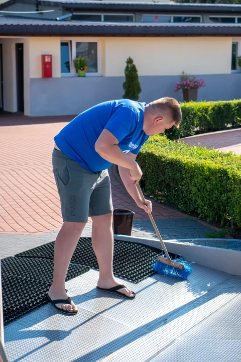 Wiceburmistrz Łukowa zbierał śmieci