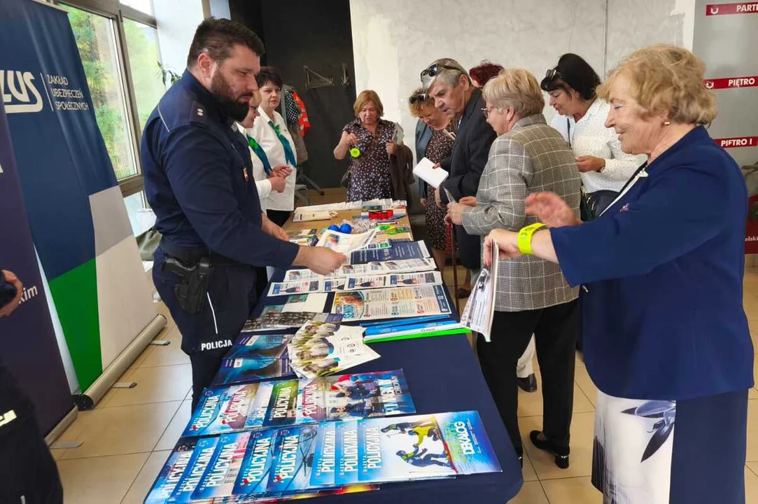 Opole Lubelskie: Seniorzy mówią „sprawdzam”. Policja ostrzega przed oszustami (foto) - Zdjęcie główne