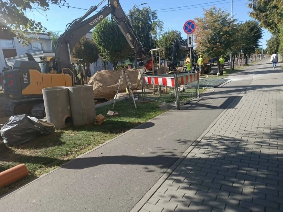 Prace na Słowackiego trwają. Pierwszy etap ma być gotowy przed rokiem szkolnym (zdjęcia) - Zdjęcie główne