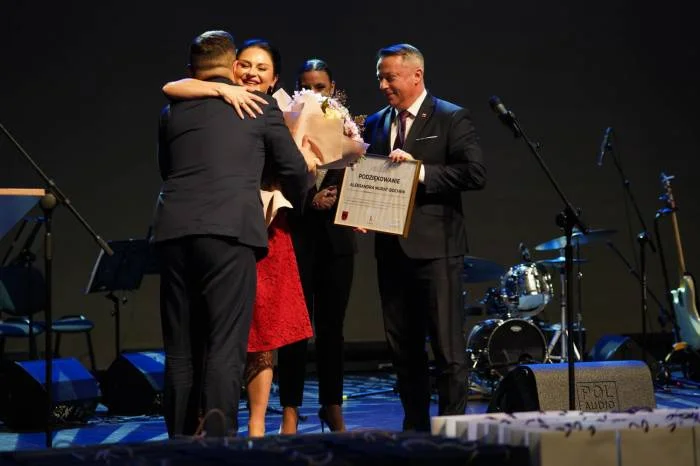 Gala w rytmie wielkich serc. Lubelska opera podziękowała Onko Mikołajom - Zdjęcie główne