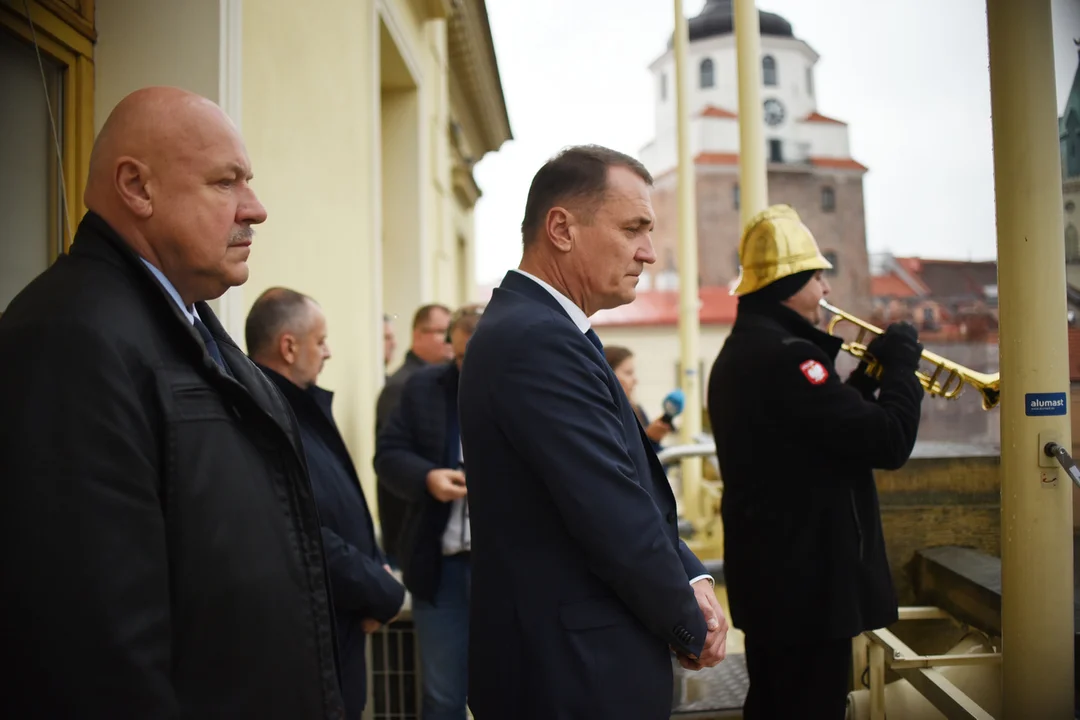 Opuszczono flagę na ratuszu. To znak żałoby po honorowej obywatelce Wandzie Półtawskiej [ZDJĘCIA] - Zdjęcie główne