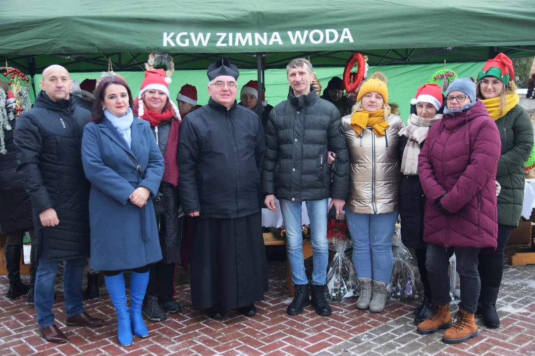 Koło Gospodyń Wiejskich w Zimnej Wodzie zaprosiło na kiermasz świąteczny na pomoc Marcie Ochnik