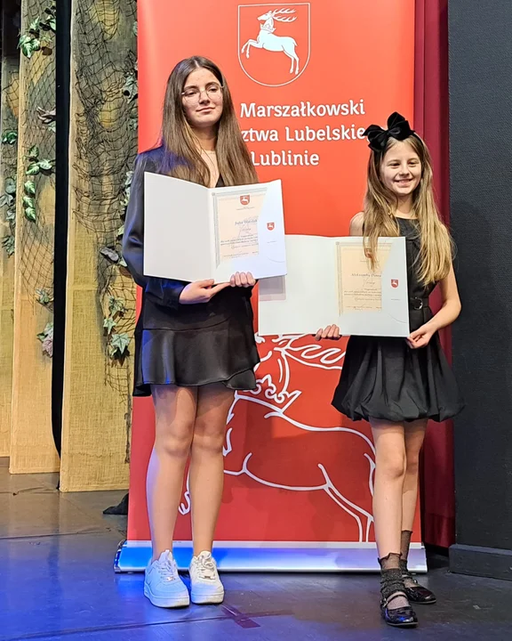 Julia Wardak i Aleksandra Domańska  laureatkami stypendiów Marszałka