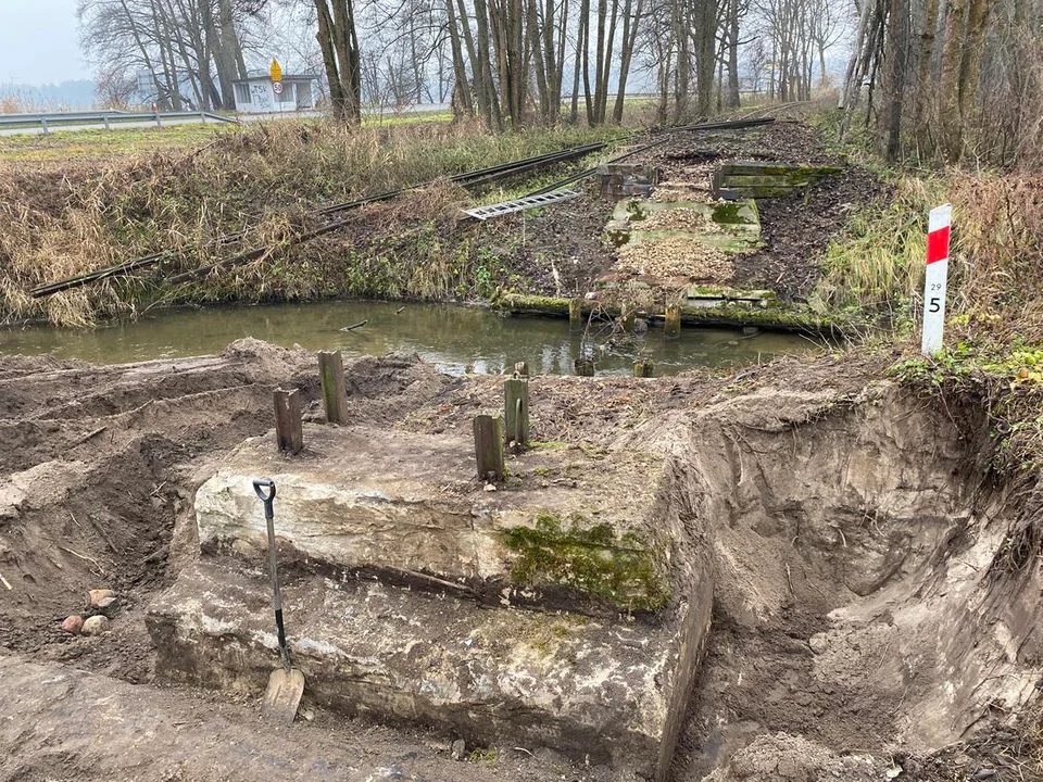 Trwa modernizacja zabytkowych mostów Nadwiślańskiej Kolejki Wąskotorowej