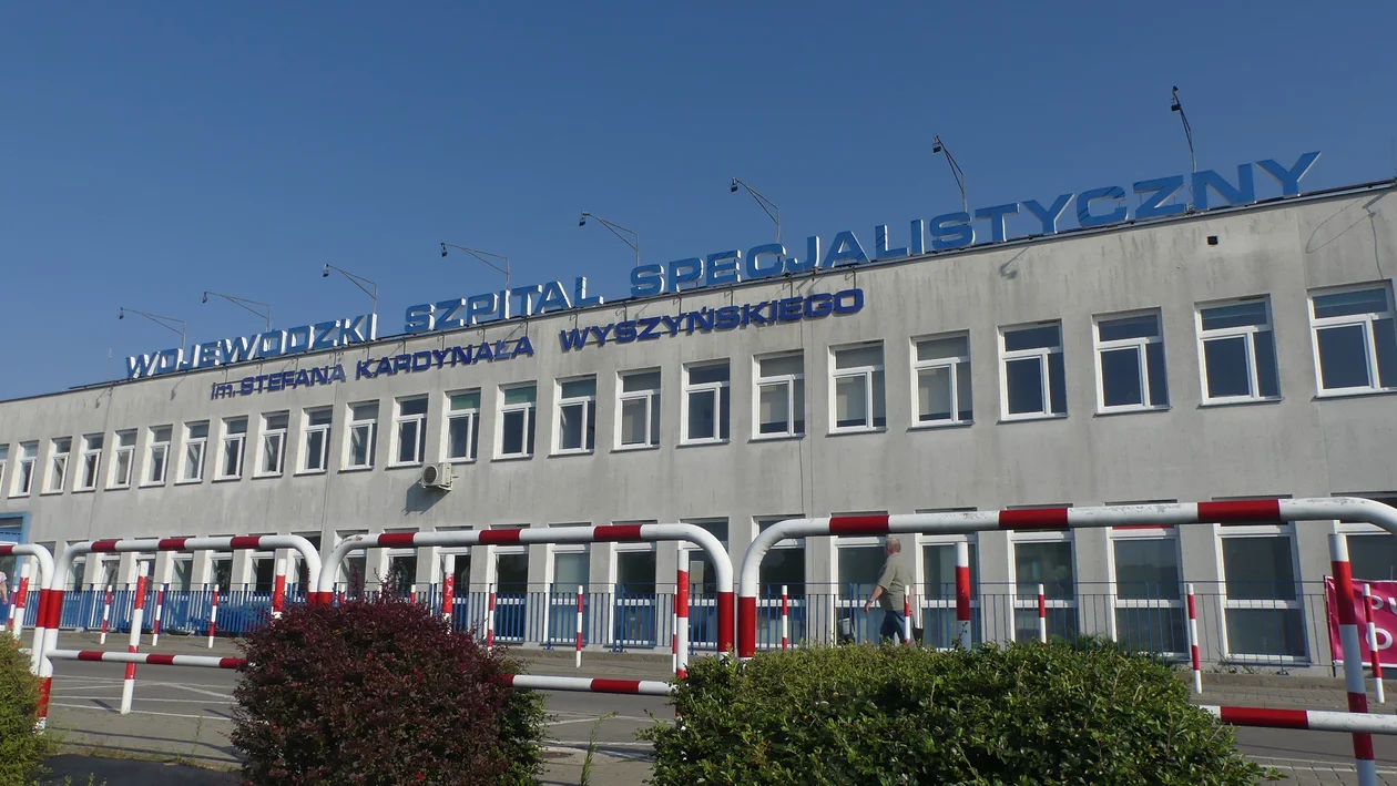 Lublin. Różaniec o zatrzymanie aborcji przed szpitalem przy al. Kraśnickiej