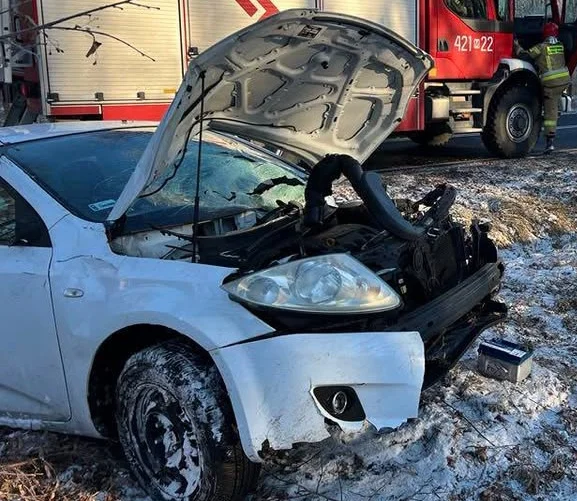 Chromin: Auto w rowie. Jedna osoba w szpitalu - Zdjęcie główne