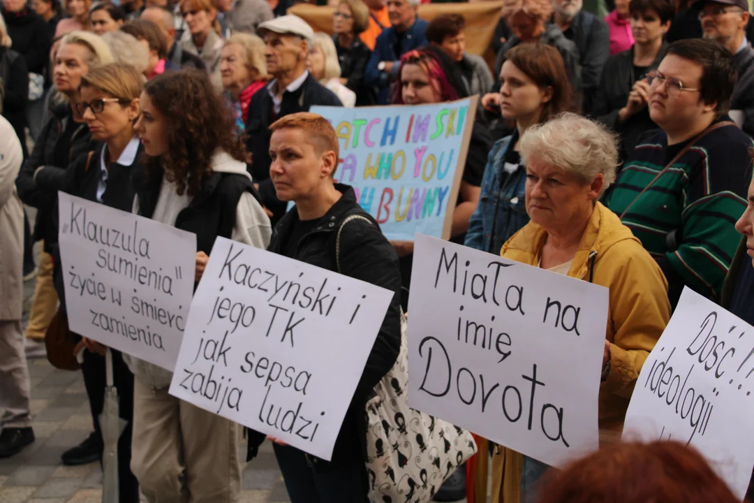 "Ani jednej więcej". Protest w Lublinie po śmierci ciężarnej Doroty