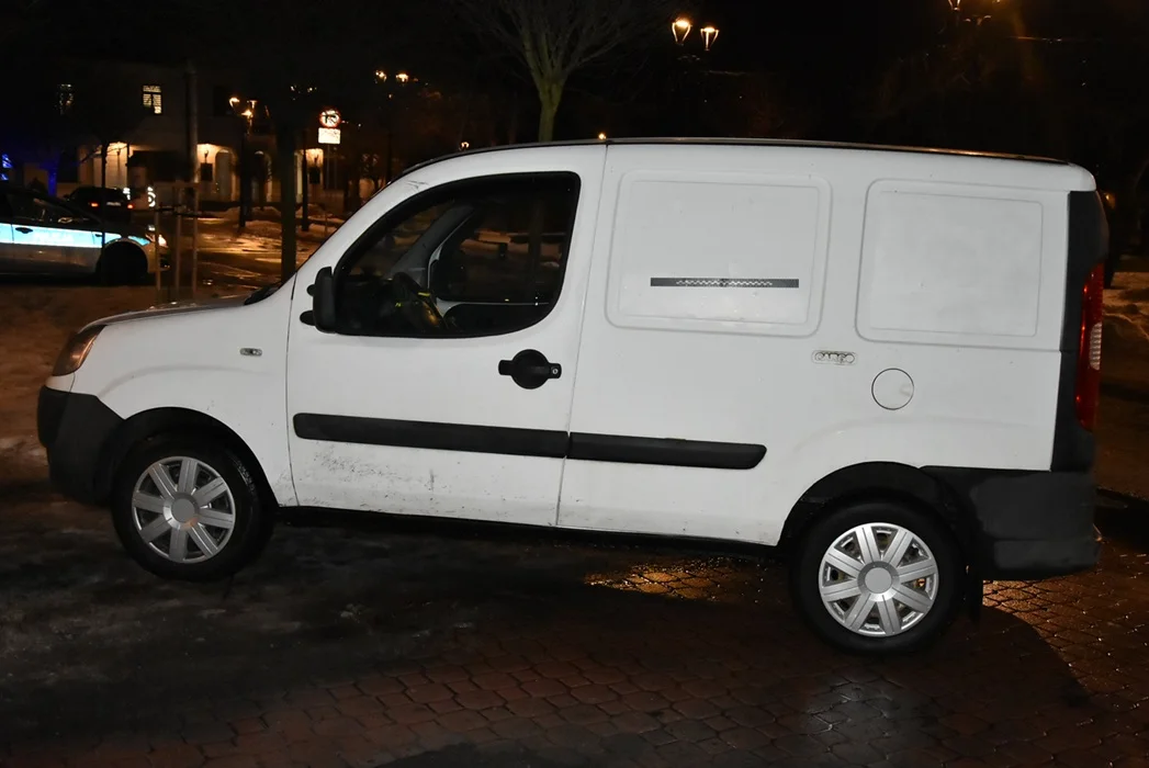 Biała Podlaska: Samochód wjechał w pieszego na przejściu. Mężczyzna w szpitalu