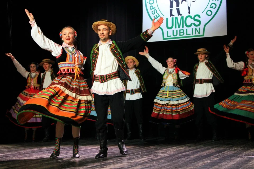 Barwy polskiego folkloru na scenie. Koncert Debiutowy ZTL UMCS (ZDJĘCIA) - Zdjęcie główne