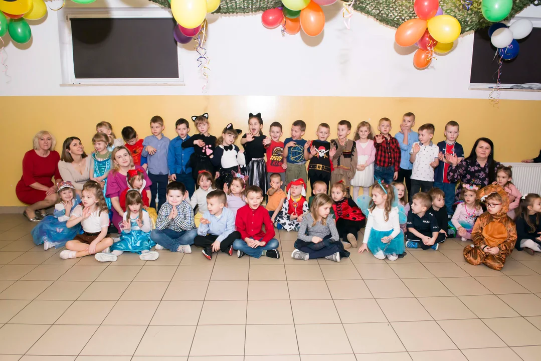 Karnawałowa scena młodych w Woli Skromowskiej! Zabawa choinkowa w murach ZSP, ależ oni tańczyli! (zdjęcia) - Zdjęcie główne