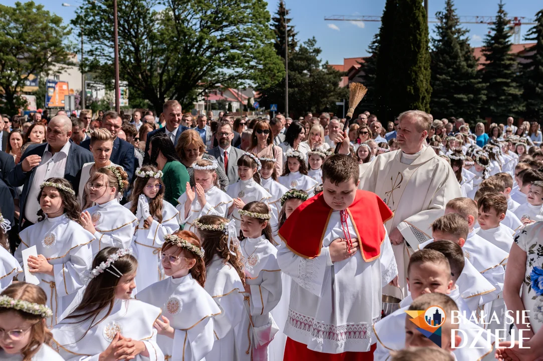 I Komunia Święta w parafii pw. św. Honorata w Białej Podlaskiej - Zdjęcie główne