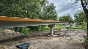 Inwestycje w Łęcznej na finiszu. Trwają prace wykończeniowe na budowie kładek nad Wieprzem i Świnką - Zdjęcie główne