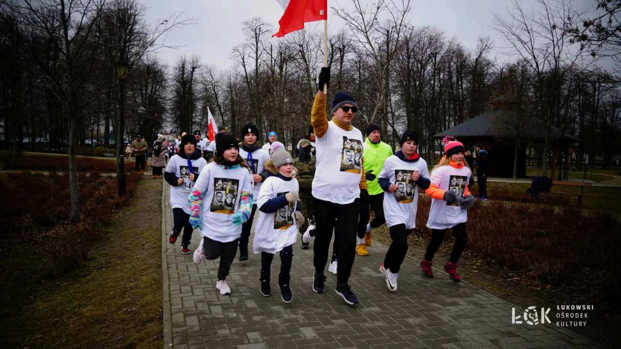 W Parku Miejskim pobiegli Tropem Wilczym.  Tak  uczcili pamięć Żołnierzy Wyklętych - Zdjęcie główne