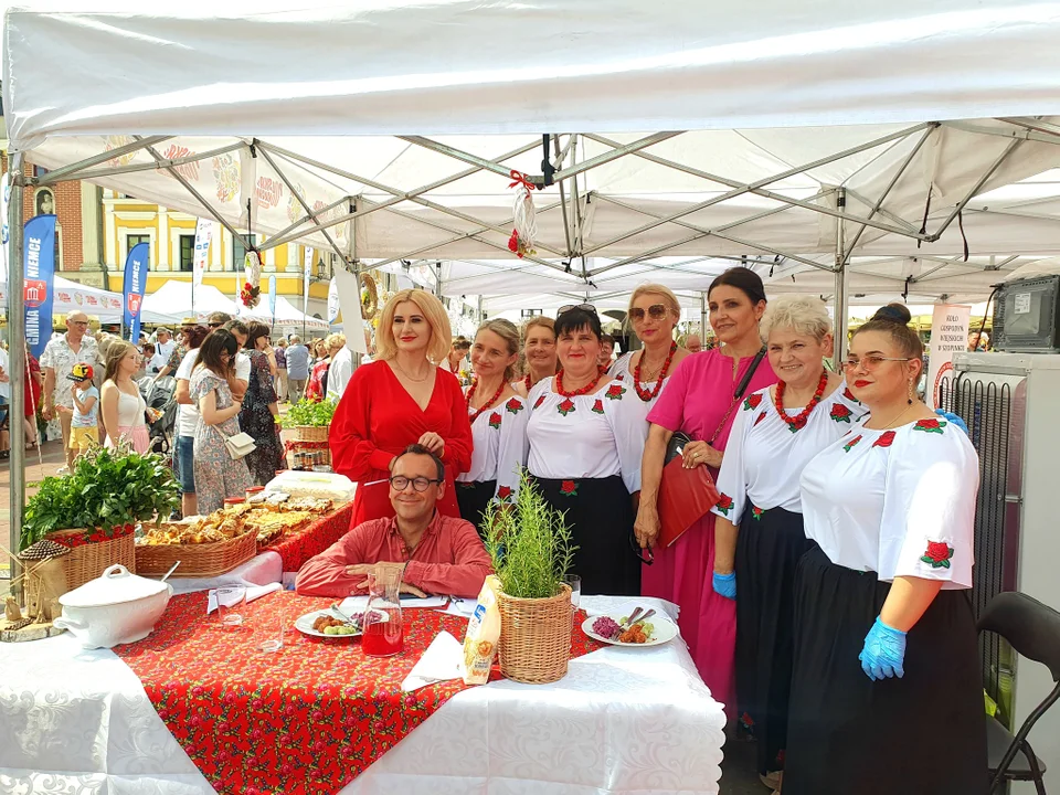 Panie z KGW Charlężanki z Nagrodą Publiczności w konkursie Festiwal KGW Polska Od Kuchni. ZDJĘCIA - Zdjęcie główne