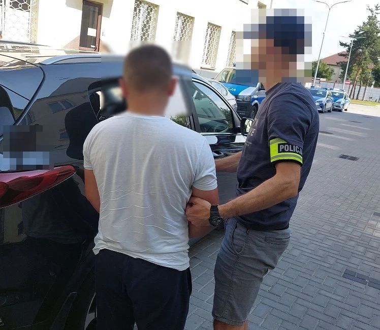 Bialscy policjanci złapali 14 poszukiwanych w 2 dni. Jeden miał sporo narkotyków