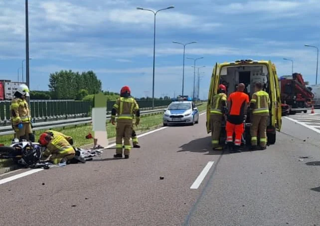 Wypadek na ekspresówce. Motocyklista w szpitalu - Zdjęcie główne