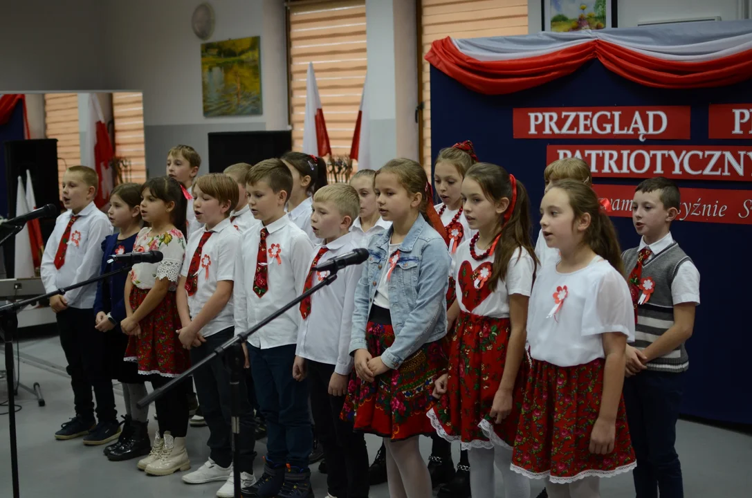 VIII Regionalny Przegląd Pieśni Patriotycznych ,,Śpiewam Ojczyźnie Swej''. Jak zaprezentowali się uczestnicy w kategorii klas I-III? FOTORELACJA