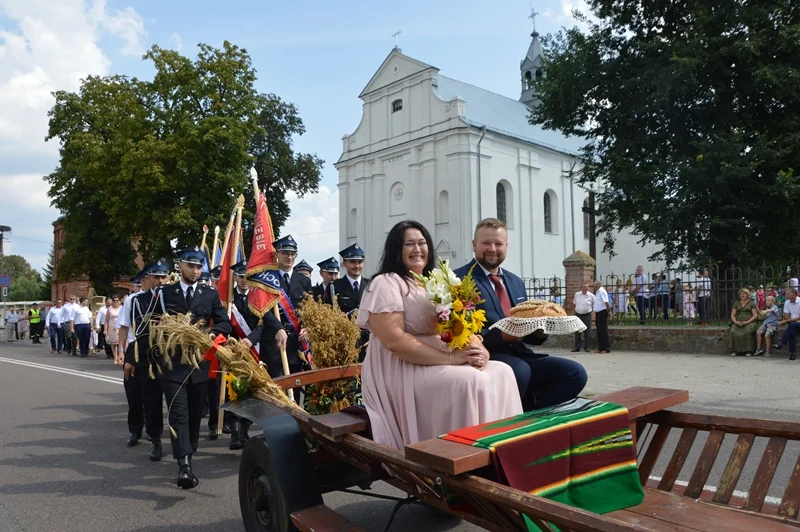 W gminie Ulan - Majorat trwają dożynki. Do wieczora na uczestników czekają atrakcje gastronomiczne  i muzyczne - Zdjęcie główne