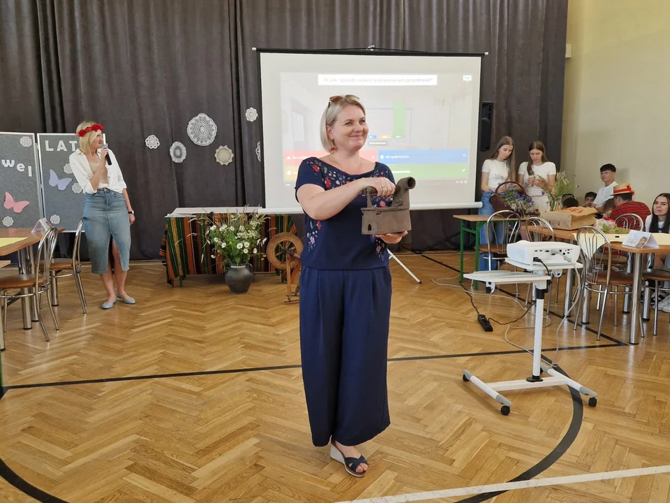 Z uśmiechem, kwiatami i w folkowym stroju! III edycja Folkowego Lelewela, tym razem w letniej odsłonie