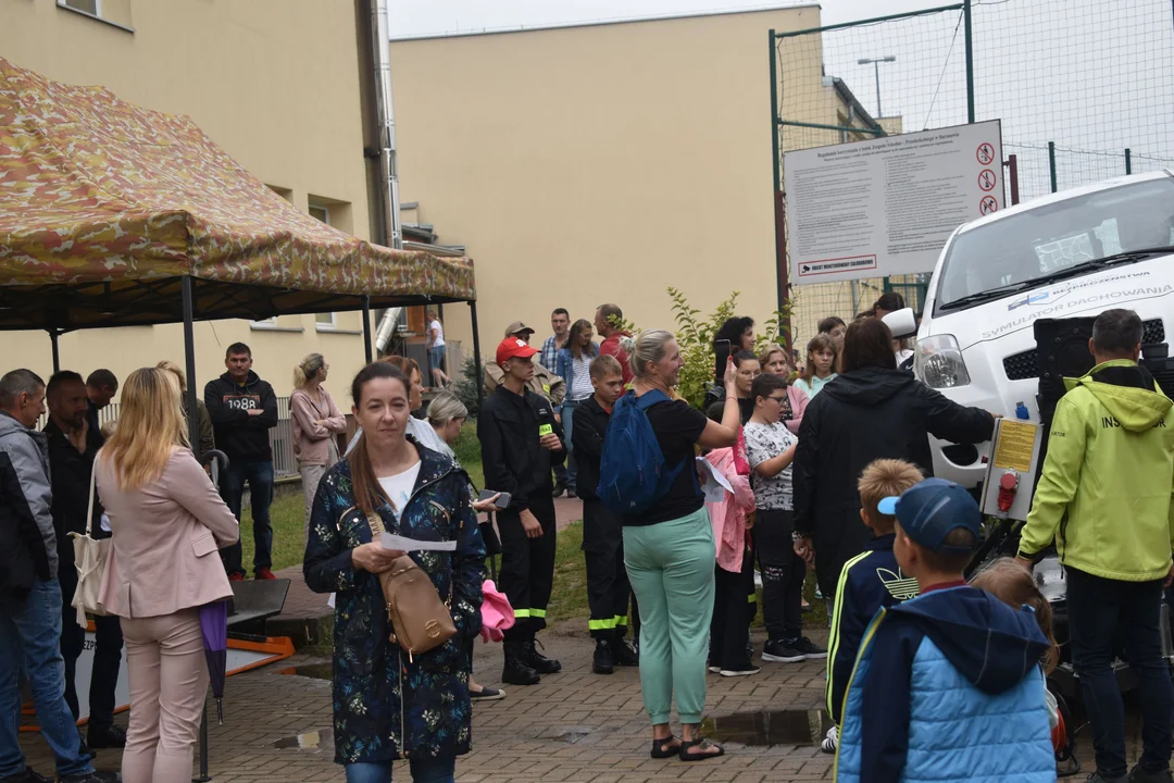 Zabawa i edukacja w jednym - tak wyglądał piknik "Bezpiecznie z Koziołkami" w Baranowie. ZOBACZ ZDJĘCIA