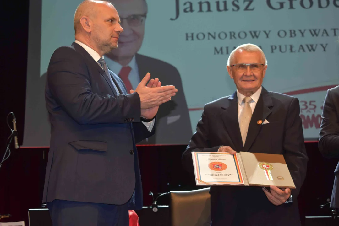 Odznaczenia na 35-lecie Samorządu Terytorialnego w Puławach