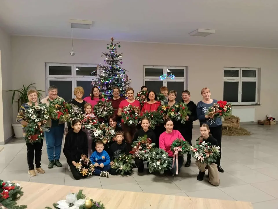 Panie z KGW w Radoryżu Smolanym zorganizowały rodzinne warsztaty świąteczne - Zdjęcie główne