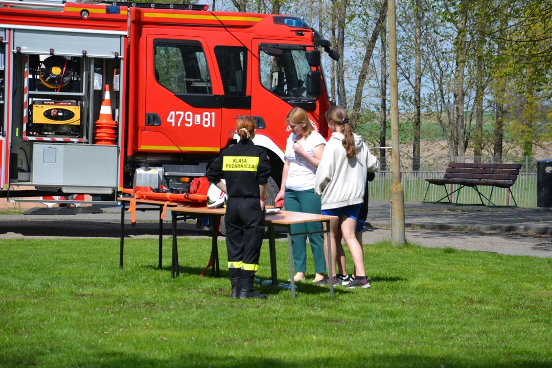 Dzień otwarty w Zespole Szkół w Radoryżu Smolanym (ZDJĘCIA) Goście mogli poćwiczyć strzelanie i musztrę