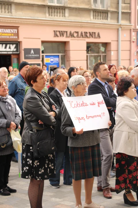 "Ani jednej więcej". Protest w Lublinie po śmierci ciężarnej Doroty