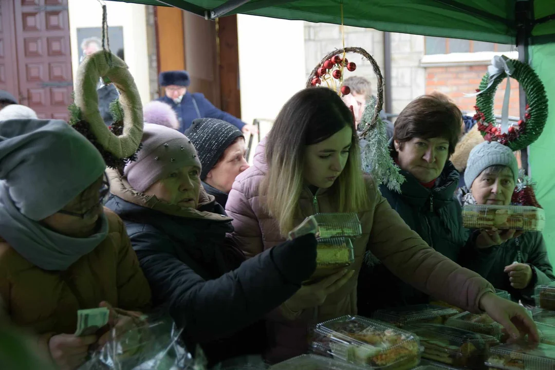 Koło Gospodyń Wiejskich w Zimnej Wodzie zaprosiło na kiermasz świąteczny na pomoc Marcie Ochnik