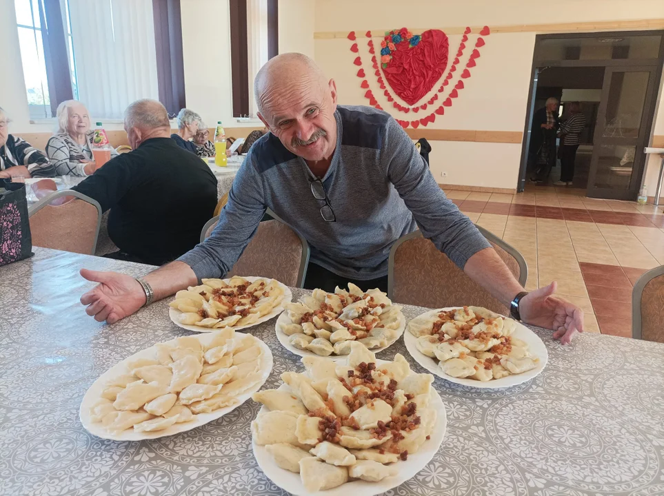 W  Klubie Seniora z Ryżek ulepili setki pierogów! Żadne słowa nie oddadzą tego smaku! - Zdjęcie główne