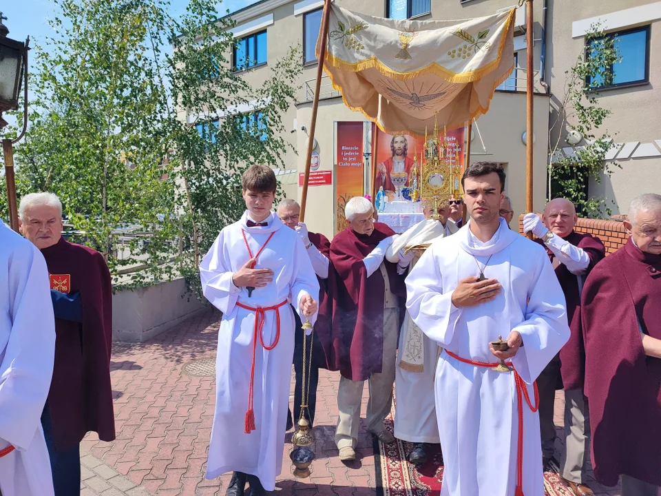 Procesja Bożego Ciała w parafii Podwyższenia Krzyża Świętego w Łukowie