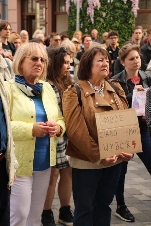 "Ani jednej więcej". Protest w Lublinie po śmierci ciężarnej Doroty