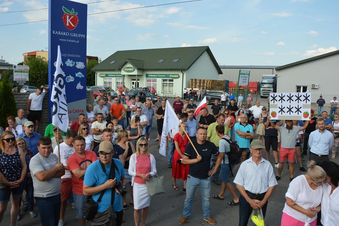 Protest producentów malin w Opolu Lubelskim