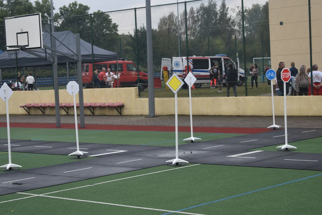 Zabawa i edukacja w jednym - tak wyglądał piknik "Bezpiecznie z Koziołkami" w Baranowie. ZOBACZ ZDJĘCIA